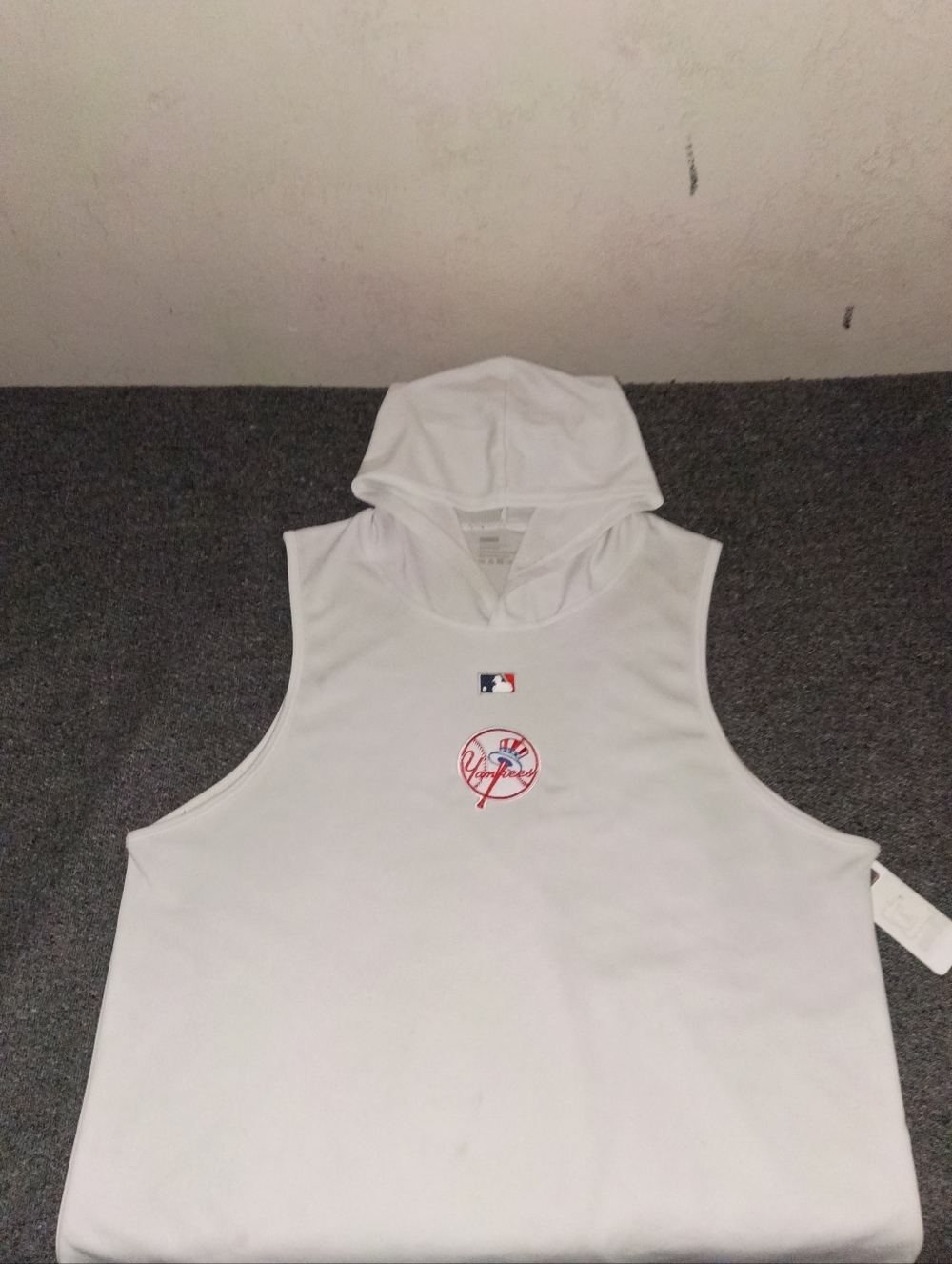 New York Yankees Dri Fit White Sleeveless Hoodie Tank Top NWT... ultra comfortab